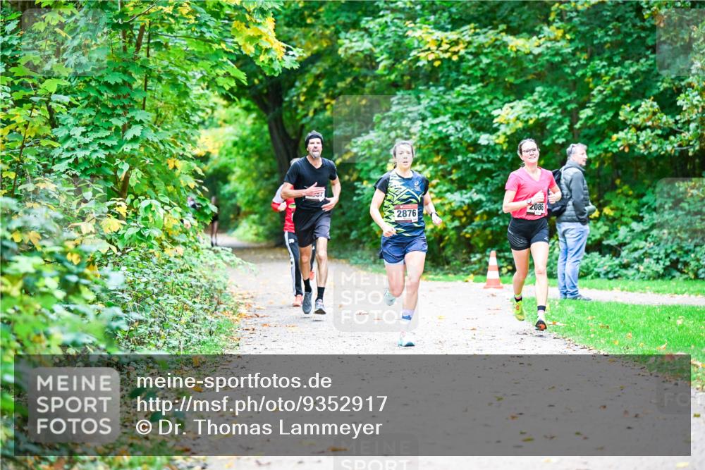 12.10.2025 - Bramfelder Halbmarathon 2025 Dr. Thomas Lammeyer http://msf.ph/oto/9352917 12.10.2025 10:45:18 Laufen 2876, 2086 meine-sportfotos.de