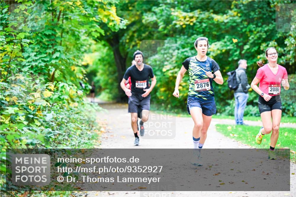 12.10.2025 - Bramfelder Halbmarathon 2025 Dr. Thomas Lammeyer http://msf.ph/oto/9352927 12.10.2025 10:45:19 Laufen 2087, 2876, 2086 meine-sportfotos.de