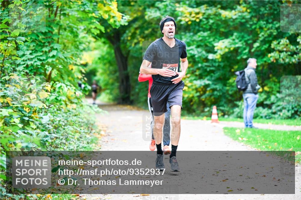12.10.2025 - Bramfelder Halbmarathon 2025 Dr. Thomas Lammeyer http://msf.ph/oto/9352937 12.10.2025 10:45:21 Laufen  meine-sportfotos.de