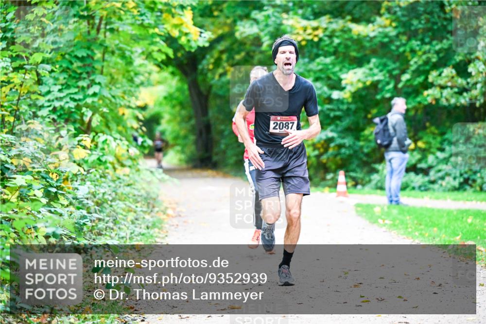12.10.2025 - Bramfelder Halbmarathon 2025 Dr. Thomas Lammeyer http://msf.ph/oto/9352939 12.10.2025 10:45:21 Laufen 2087 meine-sportfotos.de