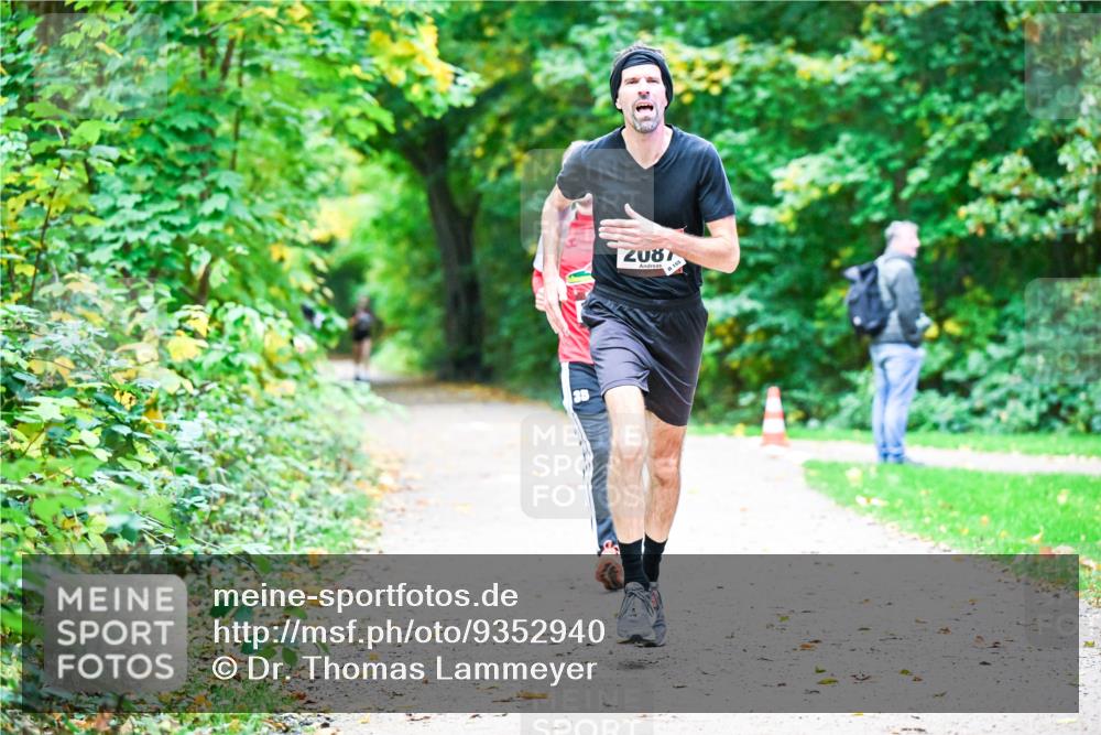 12.10.2025 - Bramfelder Halbmarathon 2025 Dr. Thomas Lammeyer http://msf.ph/oto/9352940 12.10.2025 10:45:21 Laufen  meine-sportfotos.de