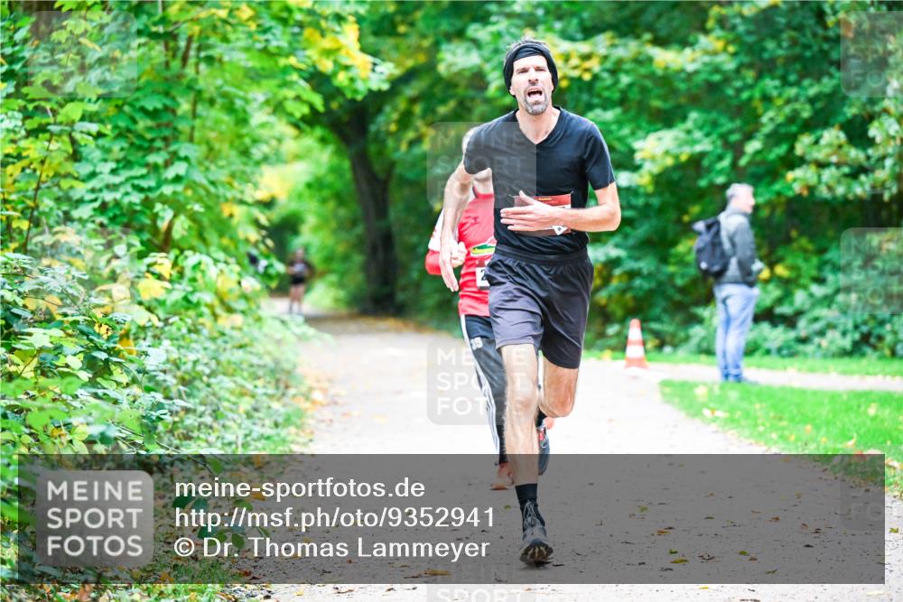 12.10.2025 - Bramfelder Halbmarathon 2025 Dr. Thomas Lammeyer http://msf.ph/oto/9352941 12.10.2025 10:45:21 Laufen  meine-sportfotos.de