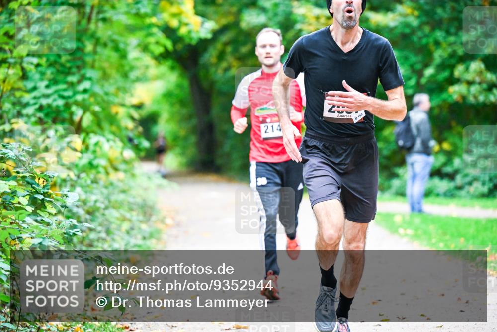 12.10.2025 - Bramfelder Halbmarathon 2025 Dr. Thomas Lammeyer http://msf.ph/oto/9352944 12.10.2025 10:45:22 Laufen 214, 155 meine-sportfotos.de