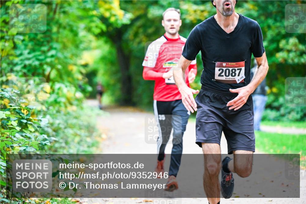 12.10.2025 - Bramfelder Halbmarathon 2025 Dr. Thomas Lammeyer http://msf.ph/oto/9352946 12.10.2025 10:45:22 Laufen 35, 34, 2087, 155 meine-sportfotos.de