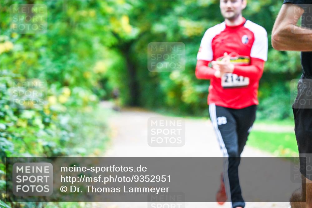 12.10.2025 - Bramfelder Halbmarathon 2025 Dr. Thomas Lammeyer http://msf.ph/oto/9352951 12.10.2025 10:45:23 Laufen 2147 meine-sportfotos.de