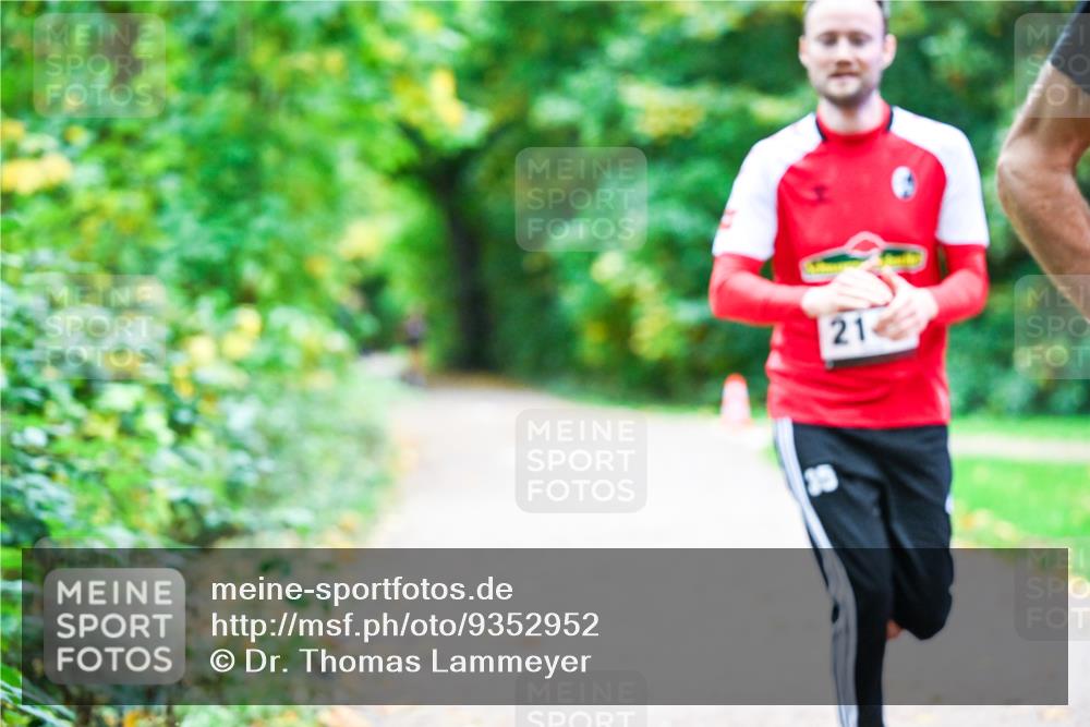 12.10.2025 - Bramfelder Halbmarathon 2025 Dr. Thomas Lammeyer http://msf.ph/oto/9352952 12.10.2025 10:45:23 Laufen 21 meine-sportfotos.de