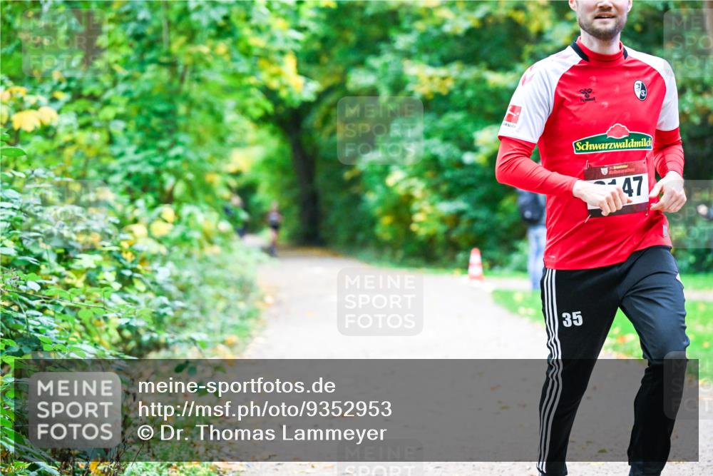 12.10.2025 - Bramfelder Halbmarathon 2025 Dr. Thomas Lammeyer http://msf.ph/oto/9352953 12.10.2025 10:45:24 Laufen 35, 47 meine-sportfotos.de