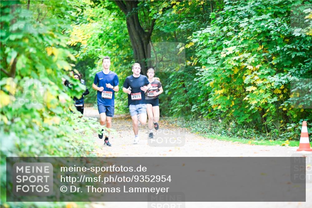 12.10.2025 - Bramfelder Halbmarathon 2025 Dr. Thomas Lammeyer http://msf.ph/oto/9352954 12.10.2025 10:45:27 Laufen 2994, 2971, 205 meine-sportfotos.de