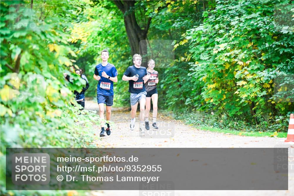 12.10.2025 - Bramfelder Halbmarathon 2025 Dr. Thomas Lammeyer http://msf.ph/oto/9352955 12.10.2025 10:45:27 Laufen 2994, 2051, 2971 meine-sportfotos.de