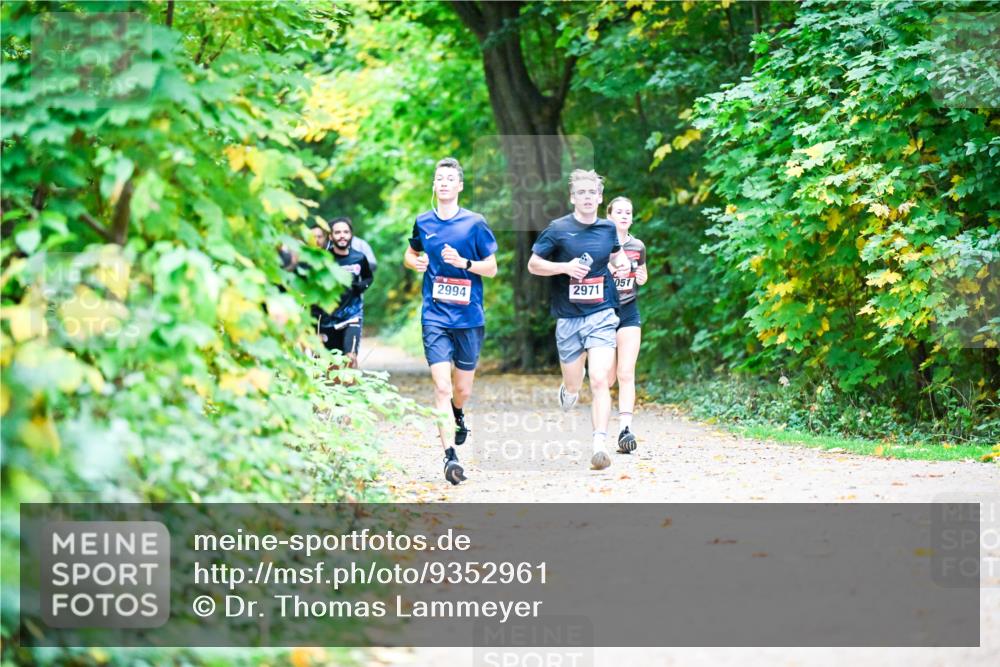 12.10.2025 - Bramfelder Halbmarathon 2025 Dr. Thomas Lammeyer http://msf.ph/oto/9352961 12.10.2025 10:45:28 Laufen 60, 2994, 2971 meine-sportfotos.de