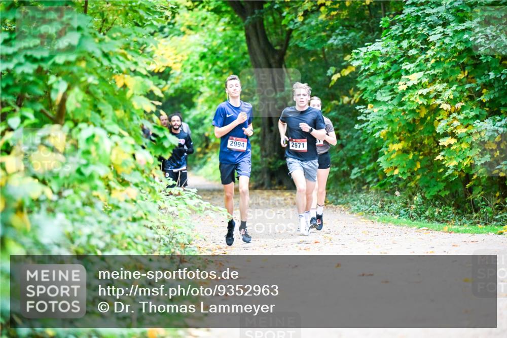 12.10.2025 - Bramfelder Halbmarathon 2025 Dr. Thomas Lammeyer http://msf.ph/oto/9352963 12.10.2025 10:45:29 Laufen 2994, 2971 meine-sportfotos.de