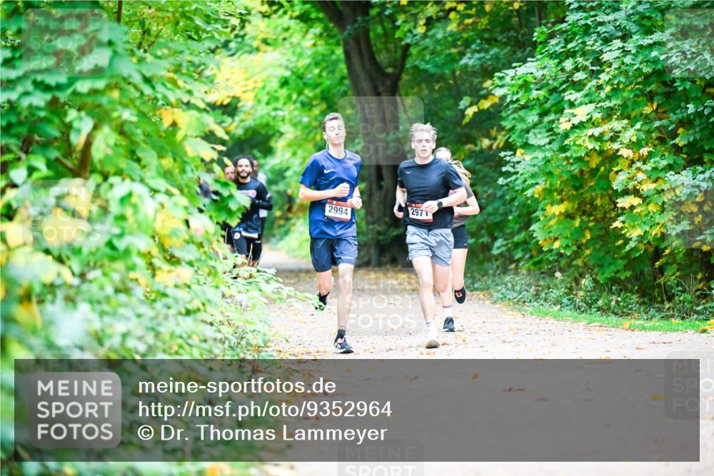 12.10.2025 - Bramfelder Halbmarathon 2025 Dr. Thomas Lammeyer http://msf.ph/oto/9352964 12.10.2025 10:45:29 Laufen 2994, 2971 meine-sportfotos.de