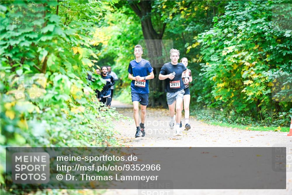 12.10.2025 - Bramfelder Halbmarathon 2025 Dr. Thomas Lammeyer http://msf.ph/oto/9352966 12.10.2025 10:45:29 Laufen 2994, 09, 2971 meine-sportfotos.de