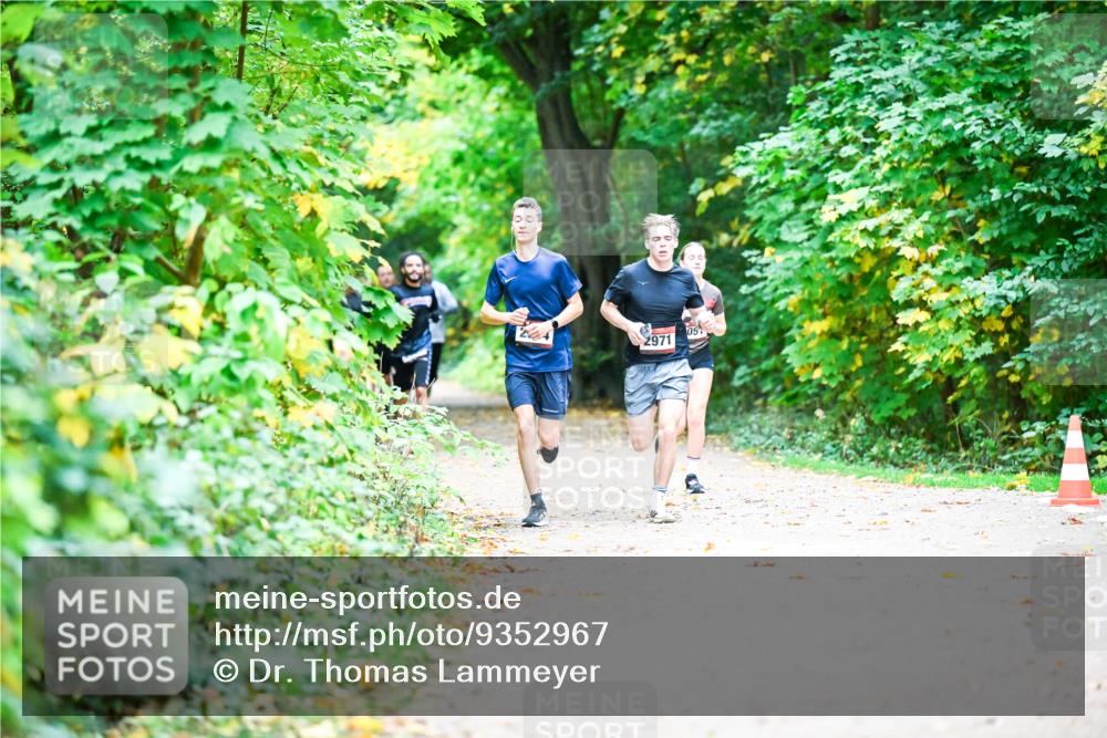12.10.2025 - Bramfelder Halbmarathon 2025 Dr. Thomas Lammeyer http://msf.ph/oto/9352967 12.10.2025 10:45:29 Laufen 2971 meine-sportfotos.de