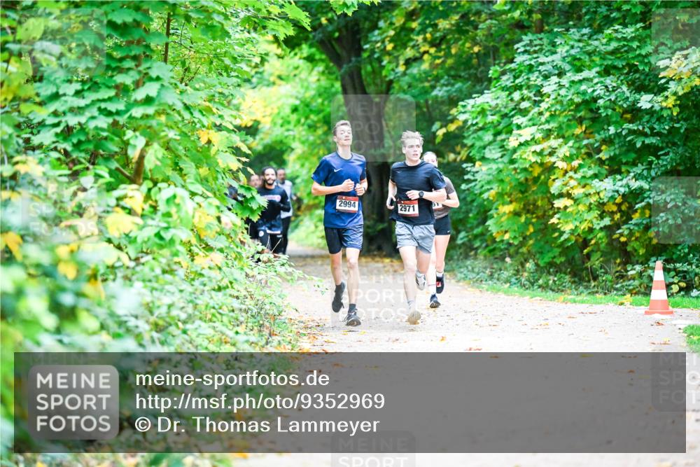 12.10.2025 - Bramfelder Halbmarathon 2025 Dr. Thomas Lammeyer http://msf.ph/oto/9352969 12.10.2025 10:45:29 Laufen 2994, 2971 meine-sportfotos.de