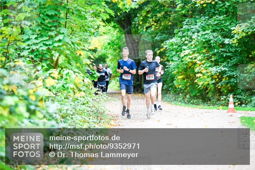 12.10.2025 - Bramfelder Halbmarathon 2025 Dr. Thomas Lammeyer http://msf.ph/oto/9352971 12.10.2025 10:45:30 Laufen 2994, 2971 meine-sportfotos.de