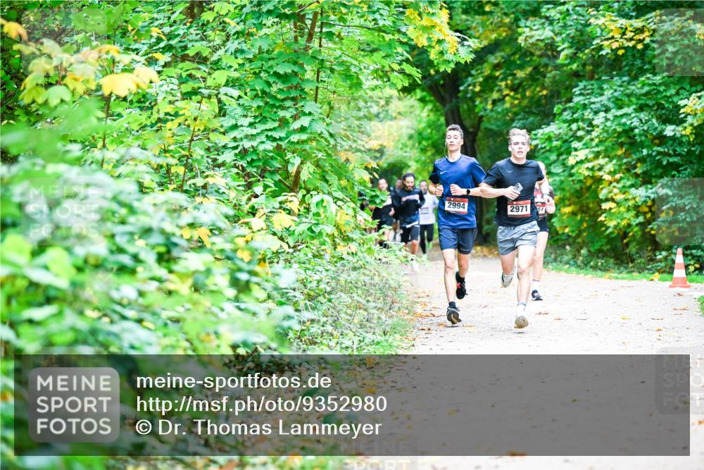 12.10.2025 - Bramfelder Halbmarathon 2025 Dr. Thomas Lammeyer http://msf.ph/oto/9352980 12.10.2025 10:45:31 Laufen 2994, 2971, 57 meine-sportfotos.de