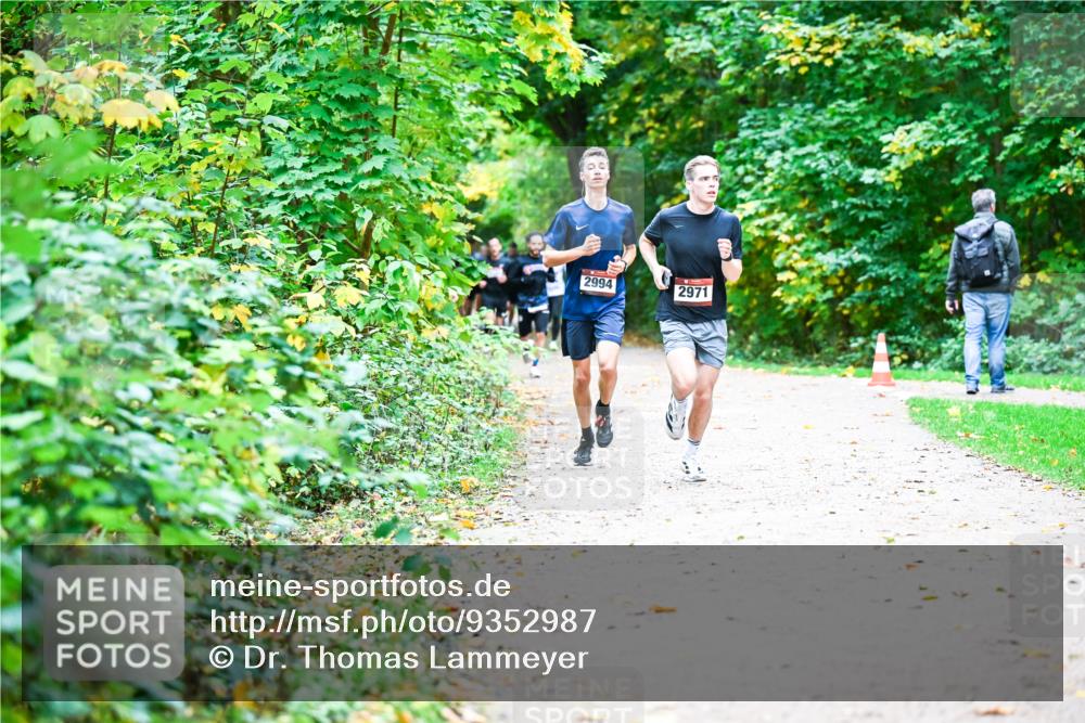 12.10.2025 - Bramfelder Halbmarathon 2025 Dr. Thomas Lammeyer http://msf.ph/oto/9352987 12.10.2025 10:45:32 Laufen 2994, 2971 meine-sportfotos.de