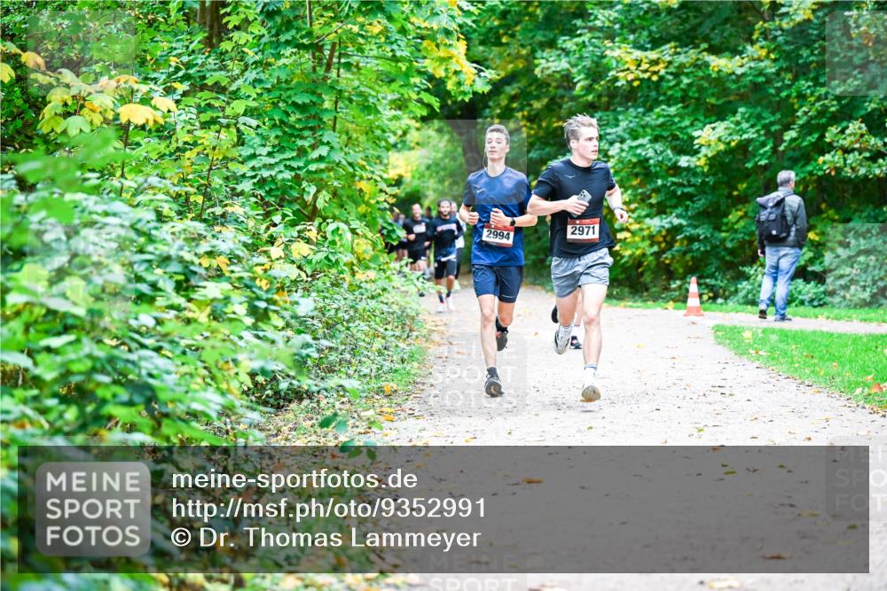 12.10.2025 - Bramfelder Halbmarathon 2025 Dr. Thomas Lammeyer http://msf.ph/oto/9352991 12.10.2025 10:45:33 Laufen 2994, 2971 meine-sportfotos.de