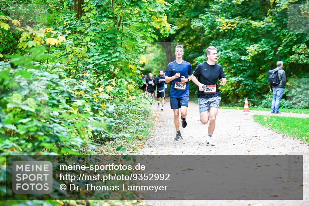 12.10.2025 - Bramfelder Halbmarathon 2025 Dr. Thomas Lammeyer http://msf.ph/oto/9352992 12.10.2025 10:45:33 Laufen 2994, 2971 meine-sportfotos.de
