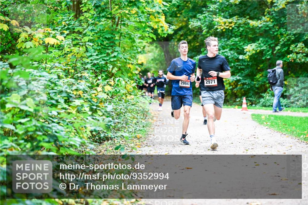 12.10.2025 - Bramfelder Halbmarathon 2025 Dr. Thomas Lammeyer http://msf.ph/oto/9352994 12.10.2025 10:45:33 Laufen 2994, 2971 meine-sportfotos.de