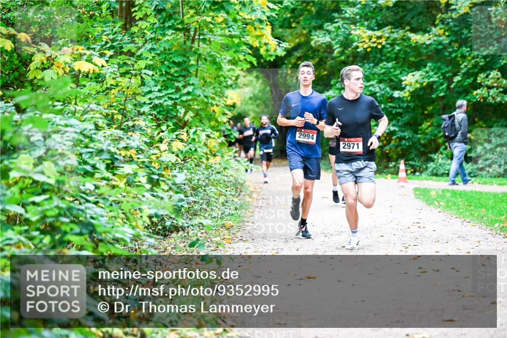 12.10.2025 - Bramfelder Halbmarathon 2025 Dr. Thomas Lammeyer http://msf.ph/oto/9352995 12.10.2025 10:45:33 Laufen 2994, 2971 meine-sportfotos.de