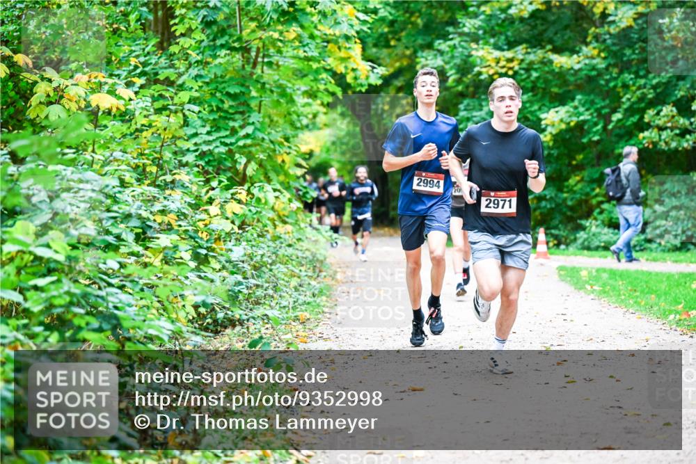 12.10.2025 - Bramfelder Halbmarathon 2025 Dr. Thomas Lammeyer http://msf.ph/oto/9352998 12.10.2025 10:45:34 Laufen 2994, 20, 2971 meine-sportfotos.de