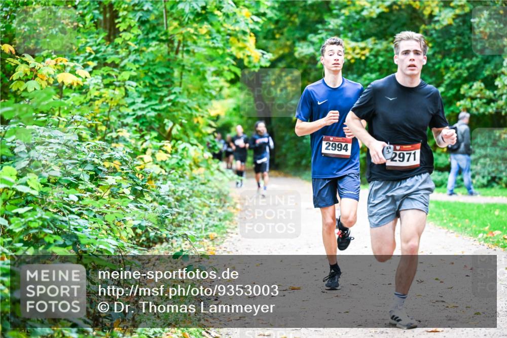 12.10.2025 - Bramfelder Halbmarathon 2025 Dr. Thomas Lammeyer http://msf.ph/oto/9353003 12.10.2025 10:45:34 Laufen 2994, 2971 meine-sportfotos.de