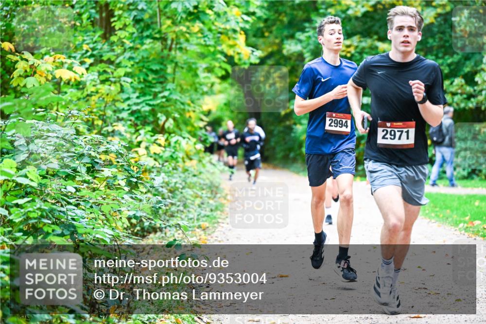 12.10.2025 - Bramfelder Halbmarathon 2025 Dr. Thomas Lammeyer http://msf.ph/oto/9353004 12.10.2025 10:45:34 Laufen 2994, 2971 meine-sportfotos.de