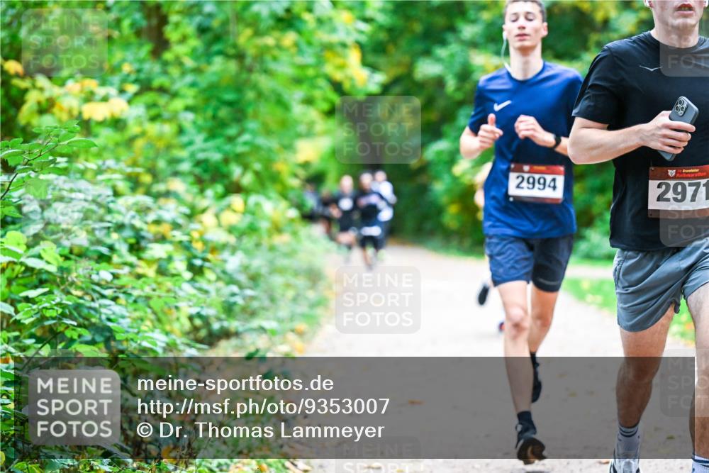12.10.2025 - Bramfelder Halbmarathon 2025 Dr. Thomas Lammeyer http://msf.ph/oto/9353007 12.10.2025 10:45:35 Laufen 2994, 2971 meine-sportfotos.de