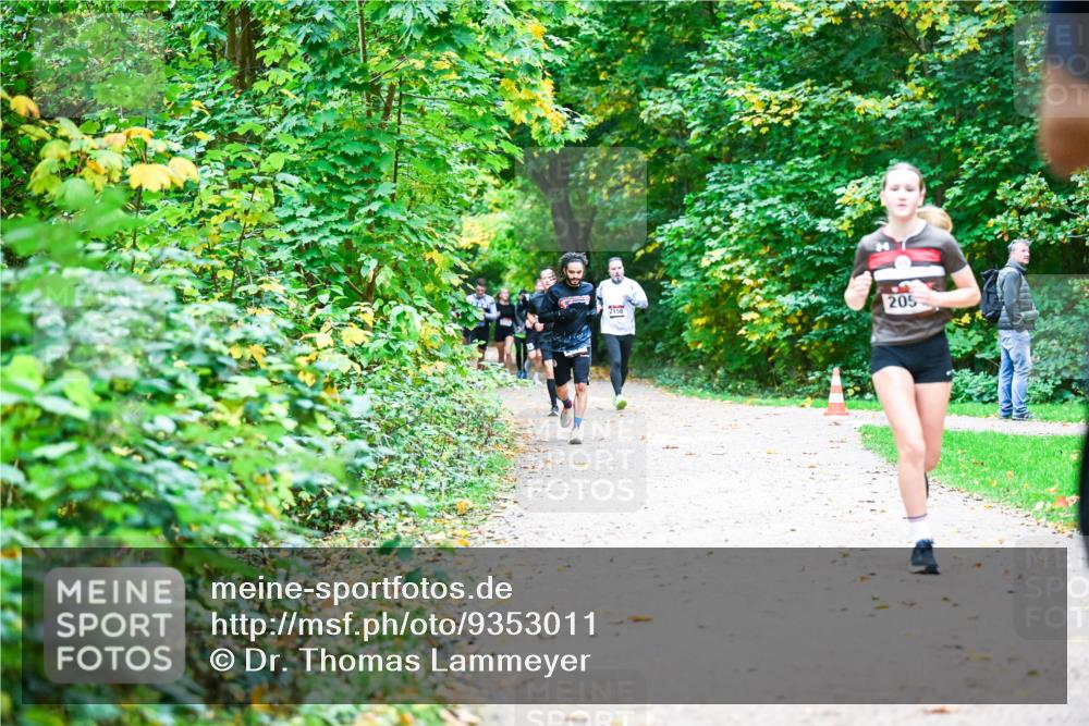 12.10.2025 - Bramfelder Halbmarathon 2025 Dr. Thomas Lammeyer http://msf.ph/oto/9353011 12.10.2025 10:45:36 Laufen 2158, 205 meine-sportfotos.de