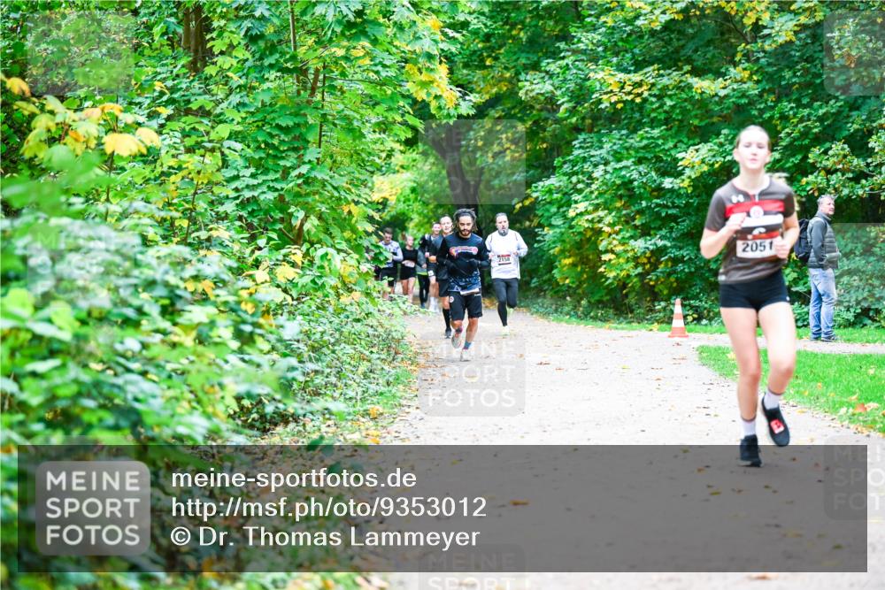 12.10.2025 - Bramfelder Halbmarathon 2025 Dr. Thomas Lammeyer http://msf.ph/oto/9353012 12.10.2025 10:45:36 Laufen 2158, 2051 meine-sportfotos.de