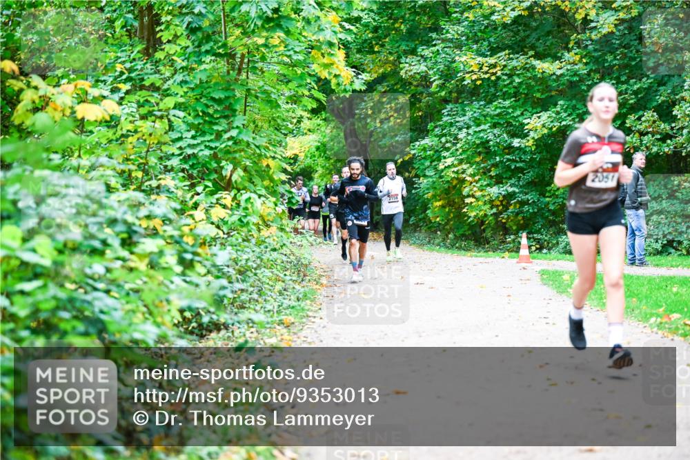 12.10.2025 - Bramfelder Halbmarathon 2025 Dr. Thomas Lammeyer http://msf.ph/oto/9353013 12.10.2025 10:45:36 Laufen 2158, 2051 meine-sportfotos.de