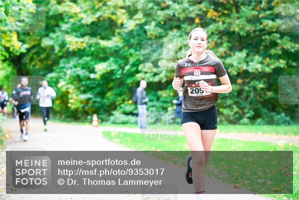 12.10.2025 - Bramfelder Halbmarathon 2025 Dr. Thomas Lammeyer http://msf.ph/oto/9353017 12.10.2025 10:45:37 Laufen 205 meine-sportfotos.de