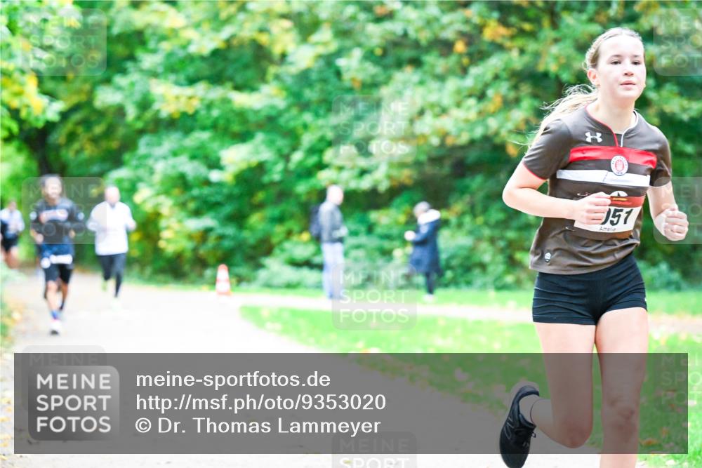 12.10.2025 - Bramfelder Halbmarathon 2025 Dr. Thomas Lammeyer http://msf.ph/oto/9353020 12.10.2025 10:45:38 Laufen 51 meine-sportfotos.de