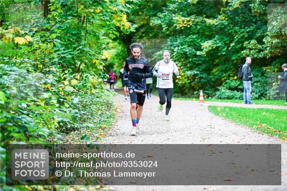 12.10.2025 - Bramfelder Halbmarathon 2025 Dr. Thomas Lammeyer http://msf.ph/oto/9353024 12.10.2025 10:45:40 Laufen 2158 meine-sportfotos.de