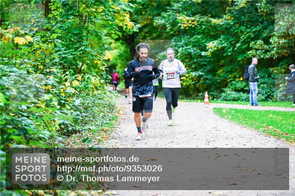 12.10.2025 - Bramfelder Halbmarathon 2025 Dr. Thomas Lammeyer http://msf.ph/oto/9353026 12.10.2025 10:45:40 Laufen 2158 meine-sportfotos.de