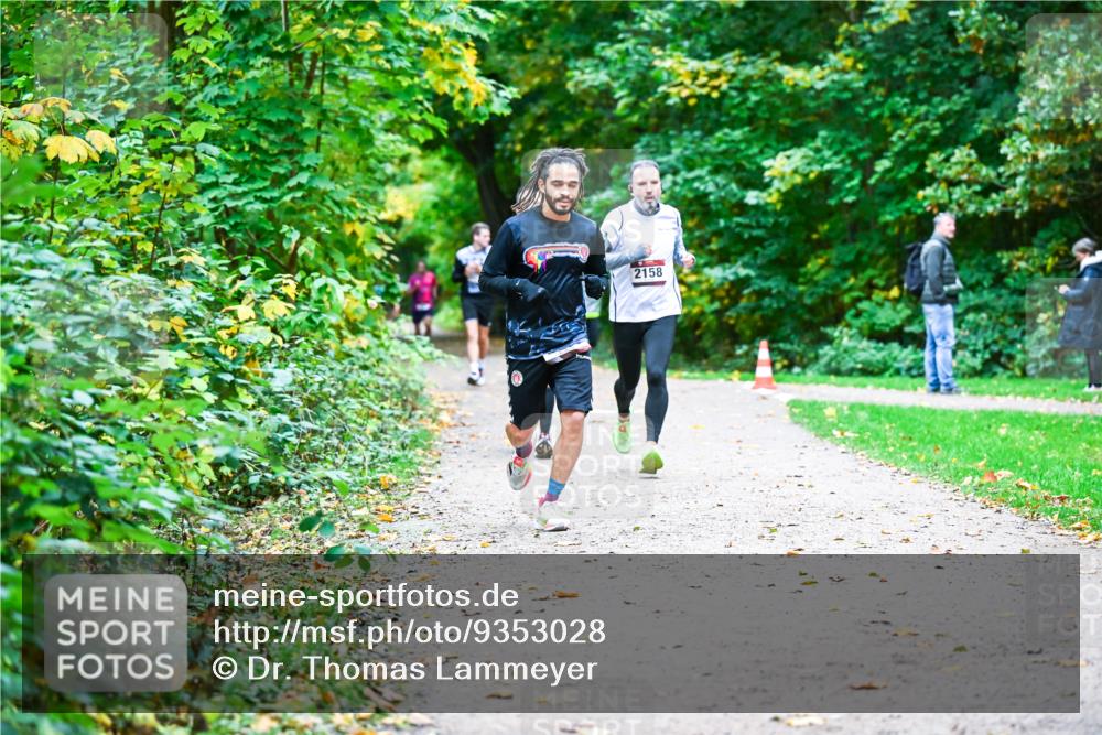 12.10.2025 - Bramfelder Halbmarathon 2025 Dr. Thomas Lammeyer http://msf.ph/oto/9353028 12.10.2025 10:45:40 Laufen 2158 meine-sportfotos.de