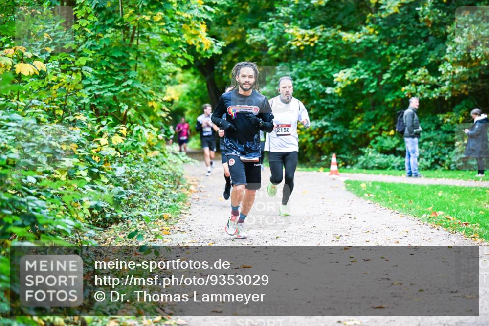 12.10.2025 - Bramfelder Halbmarathon 2025 Dr. Thomas Lammeyer http://msf.ph/oto/9353029 12.10.2025 10:45:40 Laufen 2158 meine-sportfotos.de