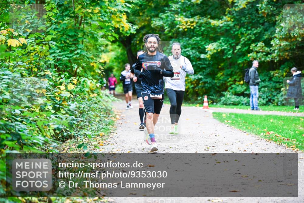 12.10.2025 - Bramfelder Halbmarathon 2025 Dr. Thomas Lammeyer http://msf.ph/oto/9353030 12.10.2025 10:45:41 Laufen 58 meine-sportfotos.de