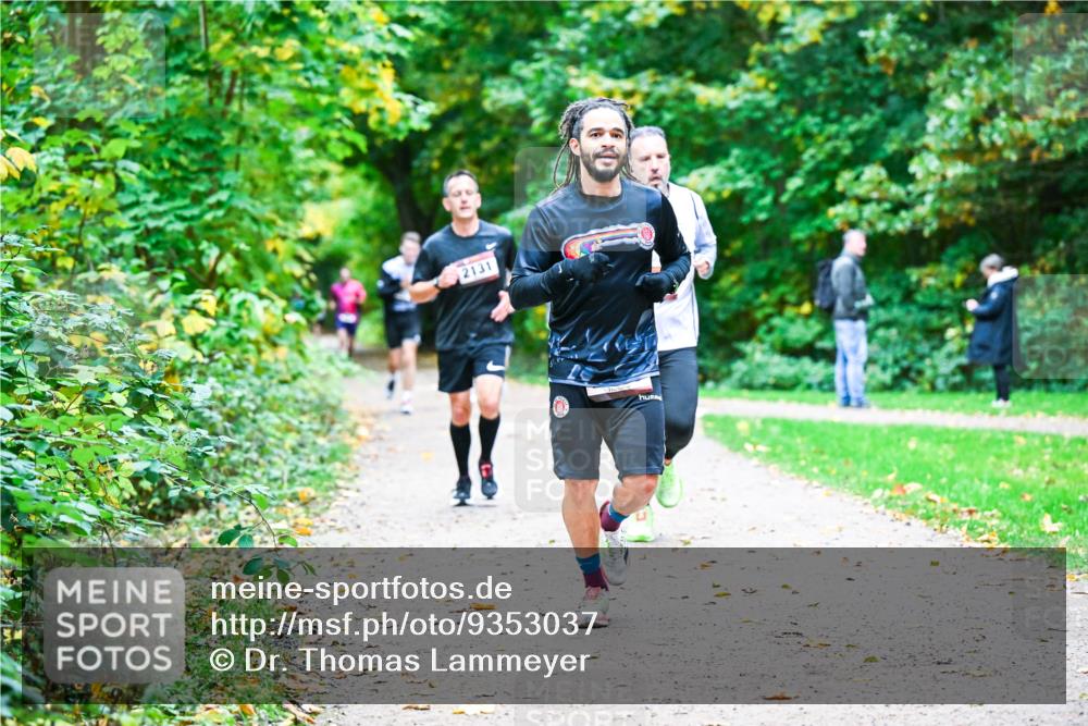 12.10.2025 - Bramfelder Halbmarathon 2025 Dr. Thomas Lammeyer http://msf.ph/oto/9353037 12.10.2025 10:45:41 Laufen 2131 meine-sportfotos.de
