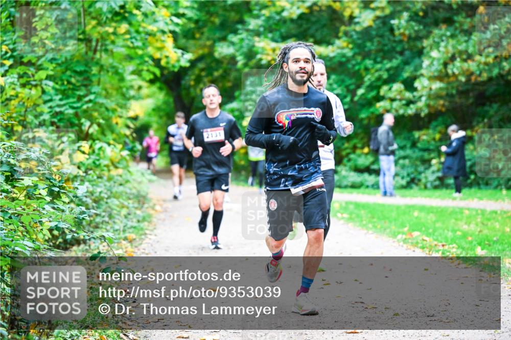 12.10.2025 - Bramfelder Halbmarathon 2025 Dr. Thomas Lammeyer http://msf.ph/oto/9353039 12.10.2025 10:45:42 Laufen 2131 meine-sportfotos.de