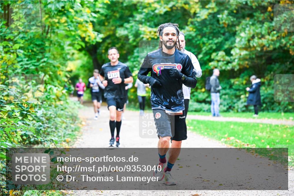 12.10.2025 - Bramfelder Halbmarathon 2025 Dr. Thomas Lammeyer http://msf.ph/oto/9353040 12.10.2025 10:45:42 Laufen 2131 meine-sportfotos.de