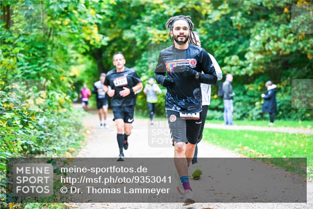 12.10.2025 - Bramfelder Halbmarathon 2025 Dr. Thomas Lammeyer http://msf.ph/oto/9353041 12.10.2025 10:45:42 Laufen 2131 meine-sportfotos.de