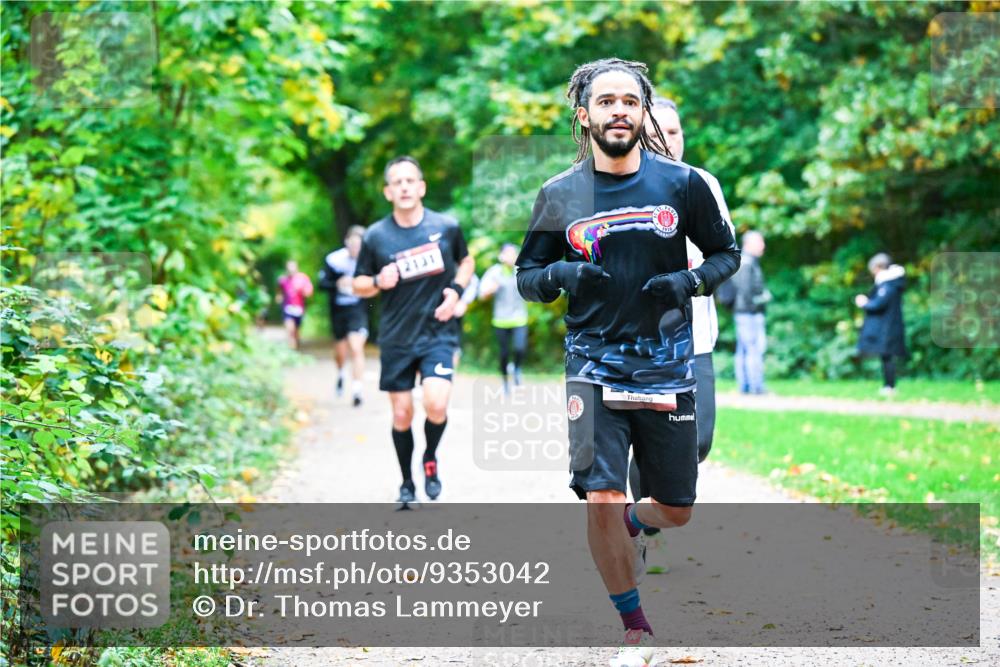 12.10.2025 - Bramfelder Halbmarathon 2025 Dr. Thomas Lammeyer http://msf.ph/oto/9353042 12.10.2025 10:45:42 Laufen  meine-sportfotos.de