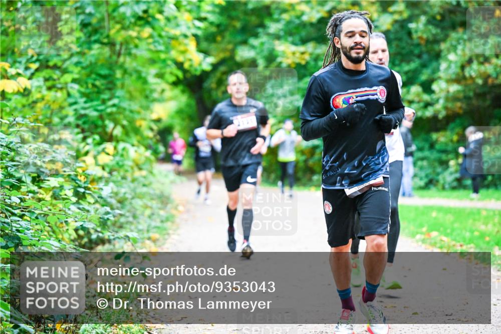 12.10.2025 - Bramfelder Halbmarathon 2025 Dr. Thomas Lammeyer http://msf.ph/oto/9353043 12.10.2025 10:45:42 Laufen  meine-sportfotos.de