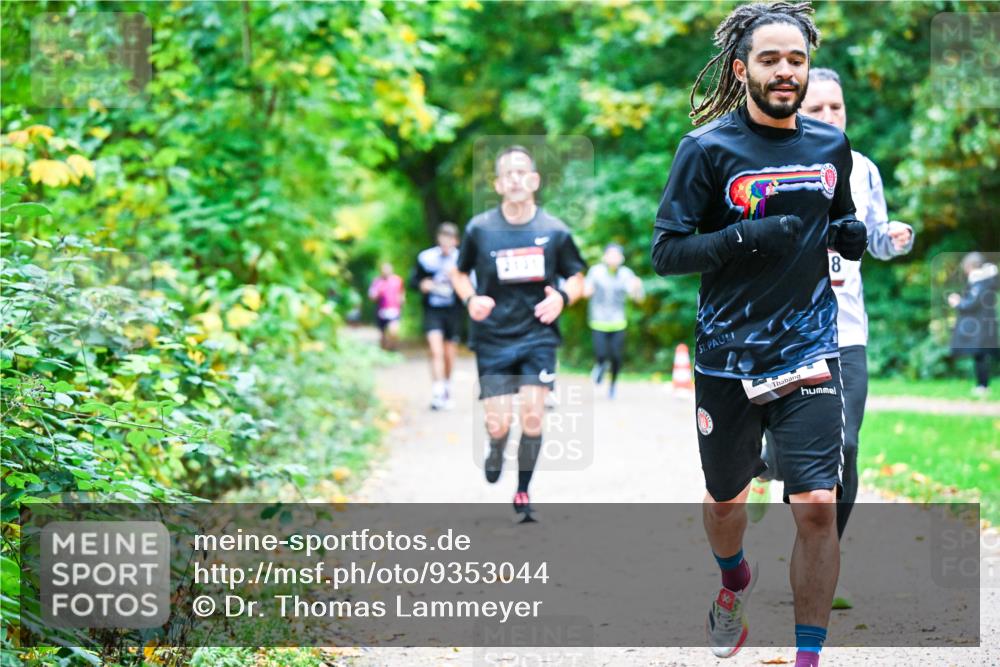 12.10.2025 - Bramfelder Halbmarathon 2025 Dr. Thomas Lammeyer http://msf.ph/oto/9353044 12.10.2025 10:45:42 Laufen 8 meine-sportfotos.de