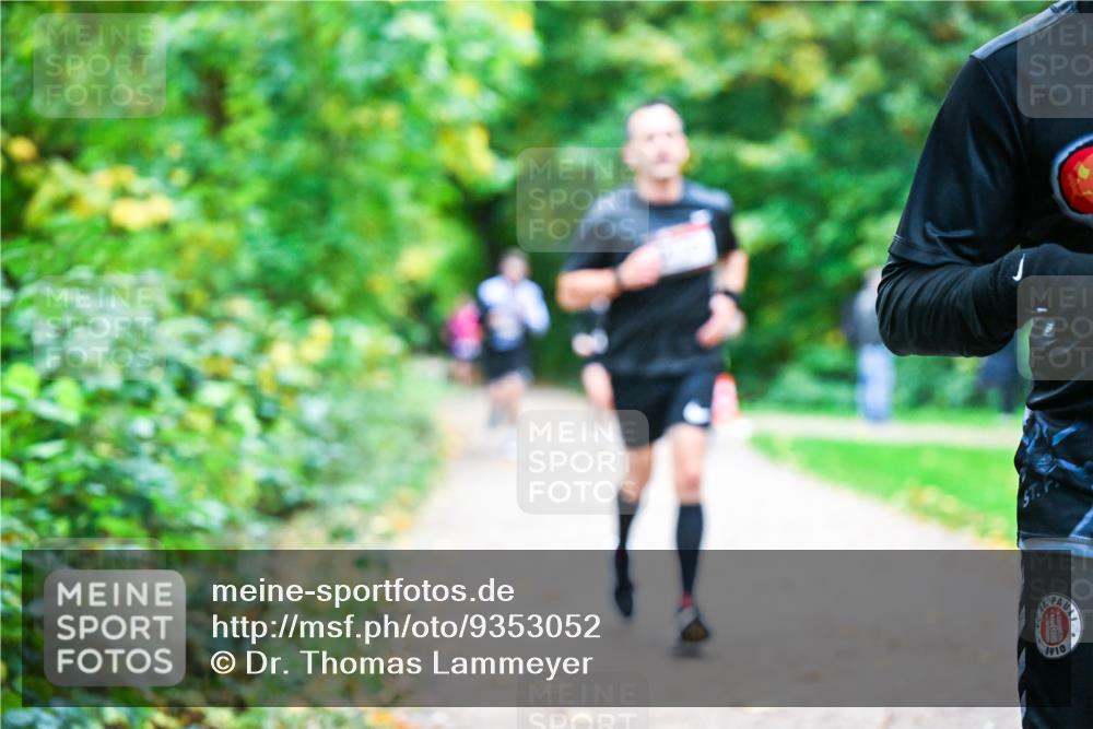 12.10.2025 - Bramfelder Halbmarathon 2025 Dr. Thomas Lammeyer http://msf.ph/oto/9353052 12.10.2025 10:45:44 Laufen 1910 meine-sportfotos.de
