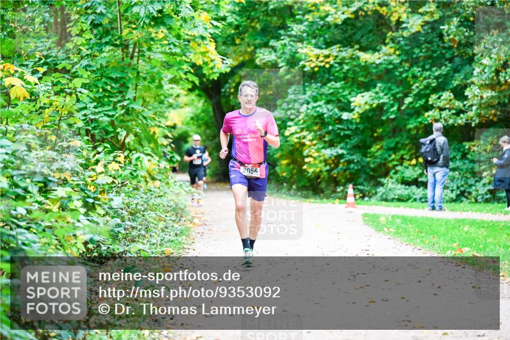 12.10.2025 - Bramfelder Halbmarathon 2025 Dr. Thomas Lammeyer http://msf.ph/oto/9353092 12.10.2025 10:45:52 Laufen 2056 meine-sportfotos.de