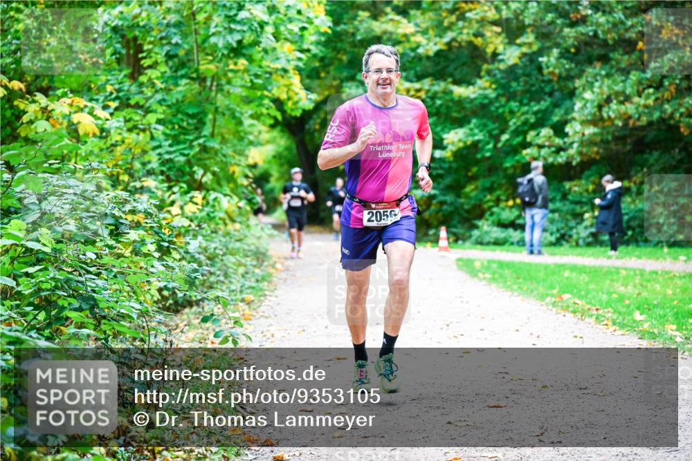 12.10.2025 - Bramfelder Halbmarathon 2025 Dr. Thomas Lammeyer http://msf.ph/oto/9353105 12.10.2025 10:45:54 Laufen 2056 meine-sportfotos.de